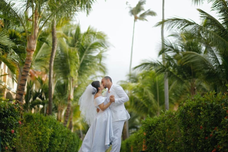 What’s the Buzz About Destination Weddings? 9 Things to Know.